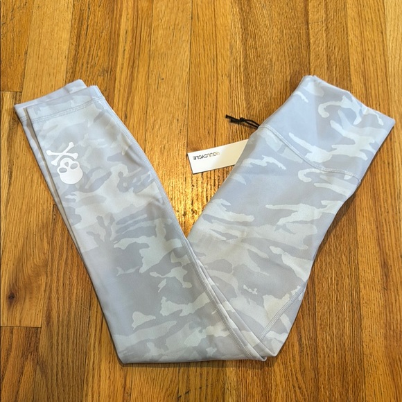 NWT Lululemon Soul Cycle Camo Leggings Women’s Size 4 - Picture 1 of 5